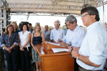 14463-prefeita-marcia-acompanha-governador-nas-comemoracoes-do-aniversario-de-brasilandia