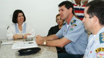 14480-prefeita-renova-convenio-com-a-pm-para-aplicacao-do-proerd