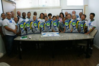 14499-atletas-premiados-nos-jogos-da-melhor-idade-visitam-prefeita-marcia-moura