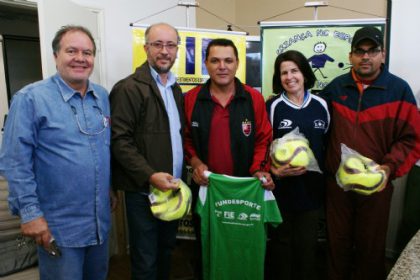 14502-alunos-do-projeto-crianca-no-esporte-cidadao-no-futuro-recebem-materiais