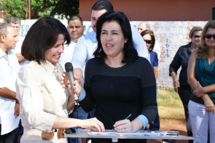 14519-prefeita-lanca-obra-de-asfalto-de-ruas-do-paranapunga-e-acacias