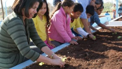 14560-prefeita-participa-da-inauguracao-de-horta-na-escola-eufrosina-pinto