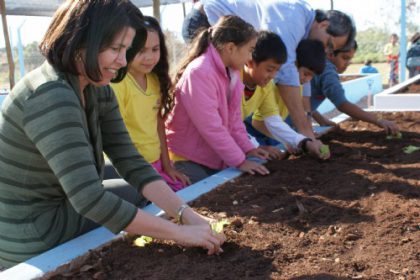 14560-prefeita-participa-da-inauguracao-de-horta-na-escola-eufrosina-pinto