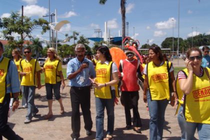 1457-prefeitura-realiza-carreata-e-panfletagem-contra-dengue
