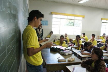 14633-aluno-da-escola-joaquim-marques-escreve-poesia-para-tres-lagoas