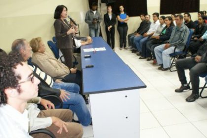 14642-marcia-moura-da-posse-a-66-novos-servidores-aprovados-em-concurso