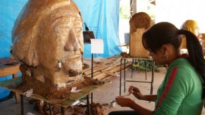 14644-bonecos-gigantes-serao-atracao-do-desfile-dos-96-anos-de-tres-lagoas