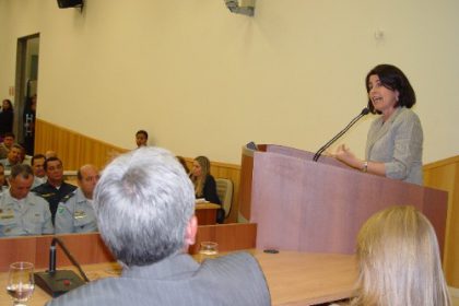 14734-prefeita-participa-de-sessao-solene-de-homenagens-na-camara