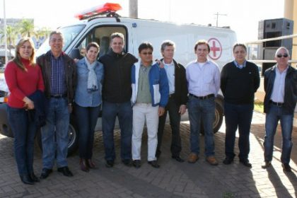 14767-prefeita-recebe-ambulancia-da-eldorado-brasil