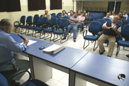 14794-proposta-orcamentaria-2012-e-apresentada-em-reuniao-no-centro-cultural