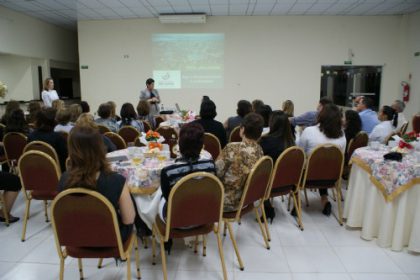 14822-prefeita-ministra-palestra-durante-posse-das-acacias