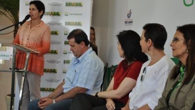 14993-prefeita-acompanha-ministra-de-desenvolvimento-social-e-diretora-da-petrobras
