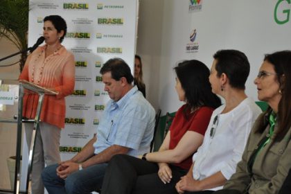 14993-prefeita-acompanha-ministra-de-desenvolvimento-social-e-diretora-da-petrobras