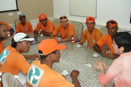15108-prefeita-intervem-em-greve-e-garante-coleta-de-lixo-na-cidade