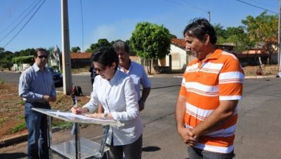 15138-prefeita-assina-ordem-de-servico-para-restauracao-de-asfalto
