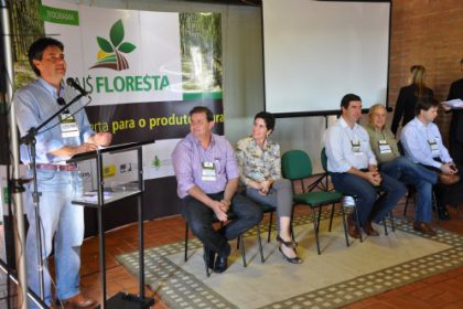 15174-tres-lagoas-recebe-programa-mais-floresta