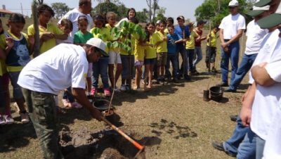 15270-guardioes-projeto-nascente-realiza-plantio-para-comemorar-dia-da-arvore