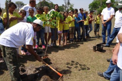 15270-guardioes-projeto-nascente-realiza-plantio-para-comemorar-dia-da-arvore