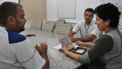 15351-marcia-moura-recebe-placa-de-participacao-de-tres-lagoas-no-dia-do-desafio