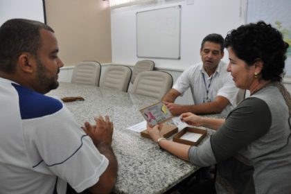 15351-marcia-moura-recebe-placa-de-participacao-de-tres-lagoas-no-dia-do-desafio