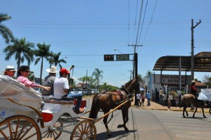 15427-prefeita-marcia-moura-prestigia-e-participa-da-11-cavalgada