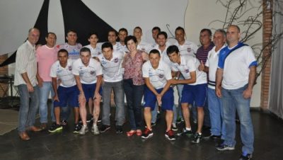 15435-prefeita-parabeniza-atletas-do-tres-lagoas-futsal