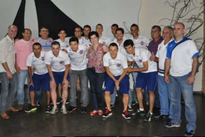 15435-prefeita-parabeniza-atletas-do-tres-lagoas-futsal