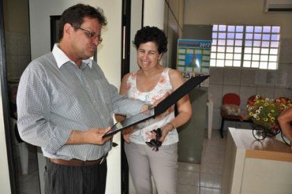 15657-prefeita-se-despede-do-paroco-de-santa-luzia