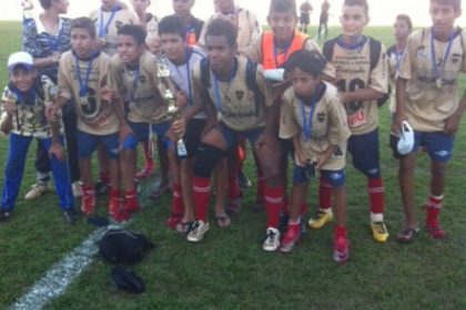 15720-tres-lagoenses-conquistam-titulo-em-duas-categorias-de-futebol-de-base