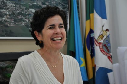 15856-prefeita-da-posse-a-servidores-da-educacao