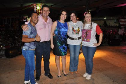 15908-prefeita-prestigia-primeira-noite-do-carnalegria-2012