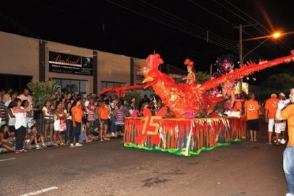 15911-x-15-e-a-campea-do-desfile-do-carnaval-2012-de-tres-lagoas