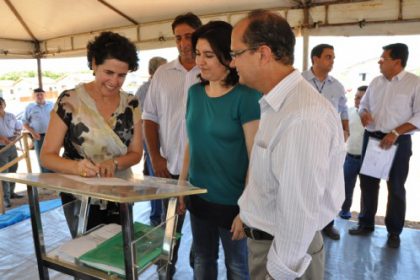 16072-autoridades-visitam-obras-da-sanesul-e-participam-da-ordem-de-servico-de-novo-poco