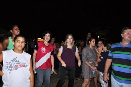 16133-prefeita-assiste-ao-lagoa-show-na-noite-de-domingo