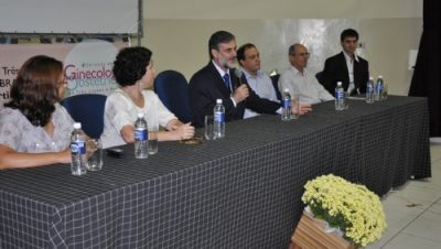 16343-prefeita-participa-da-abertura-da-4-jornada-de-ginecologia-e-obstetricia