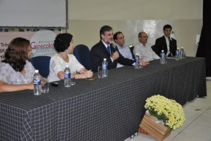 16343-prefeita-participa-da-abertura-da-4-jornada-de-ginecologia-e-obstetricia