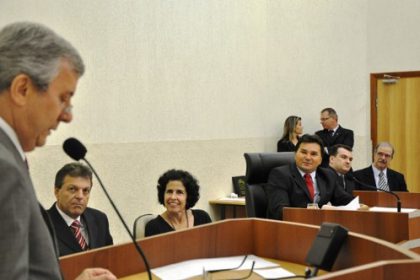 16406-prefeita-participa-de-sessao-solene-da-camara-municipal