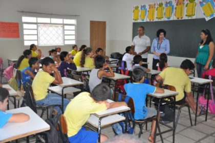 16409-prefeita-visita-escola-municipal-sao-joao