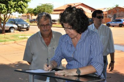 16765-prefeita-lanca-obra-de-pavimentacao-asfaltica