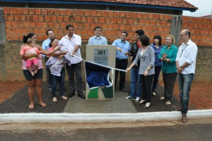 16773-prefeita-inaugura-obras-de-asfalto-e-drenagem-no-bairro-santa-luzia