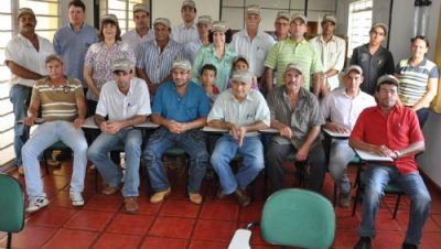 16946-prefeita-participa-do-lancamento-do-programa-vaca-movel