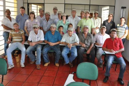 16946-prefeita-participa-do-lancamento-do-programa-vaca-movel