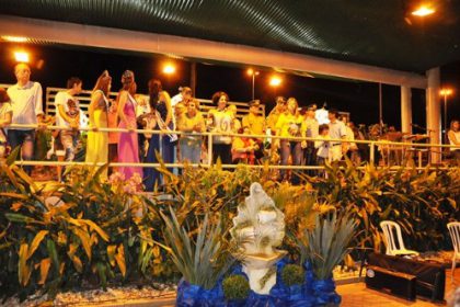16948-populacao-lota-avenida-antonio-trajano-para-assistir-ao-desfile