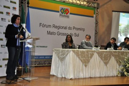 16984-prefeita-participa-da-abertura-do-forum-regional-do-prominp