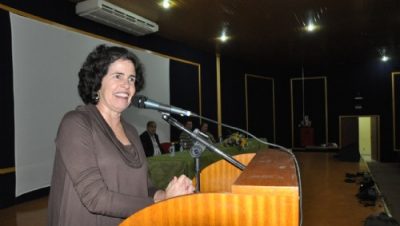 16996-prefeita-participa-de-encontro-de-profissionais-de-educacao-fisica