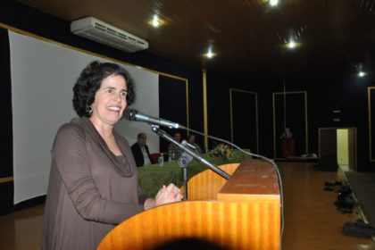 16996-prefeita-participa-de-encontro-de-profissionais-de-educacao-fisica