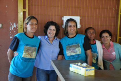 17042-prefeita-participa-de-limpeza-ecologica-no-rio-parana