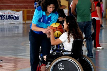 1712-professores-e-alunos-marcam-presenca-em-oficinas-de-esporte