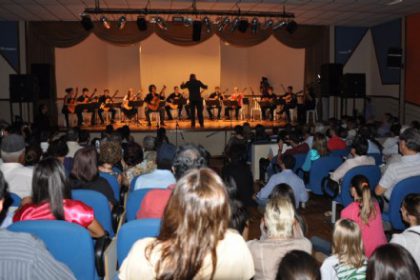 17306-publico-prestigia-concerto-de-violonistas-alemaes