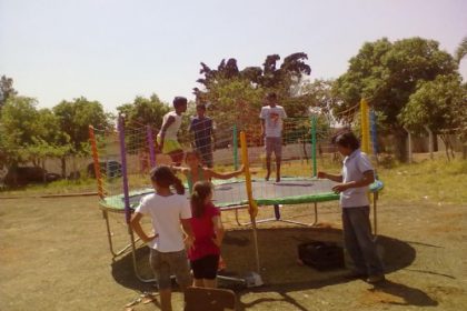 17318-criancas-da-vila-piloto-participam-do-domingo-de-lazer
